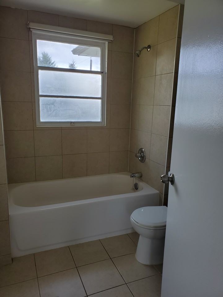 422 Delta Avenue - Photo 6 of 7