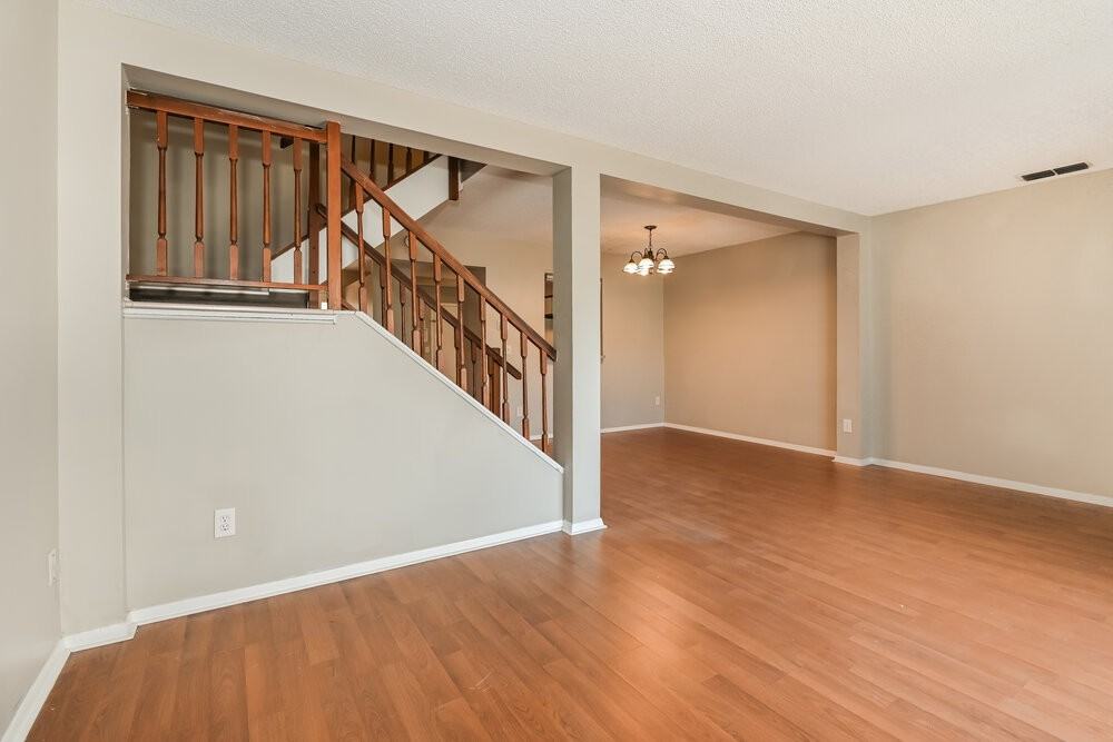 3021 Cobblewood Ln E - Photo 5 of 17