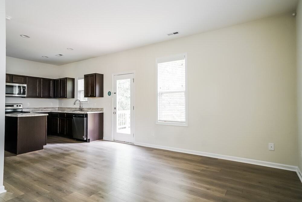 151 Oakdale Ave - Photo 4 of 17