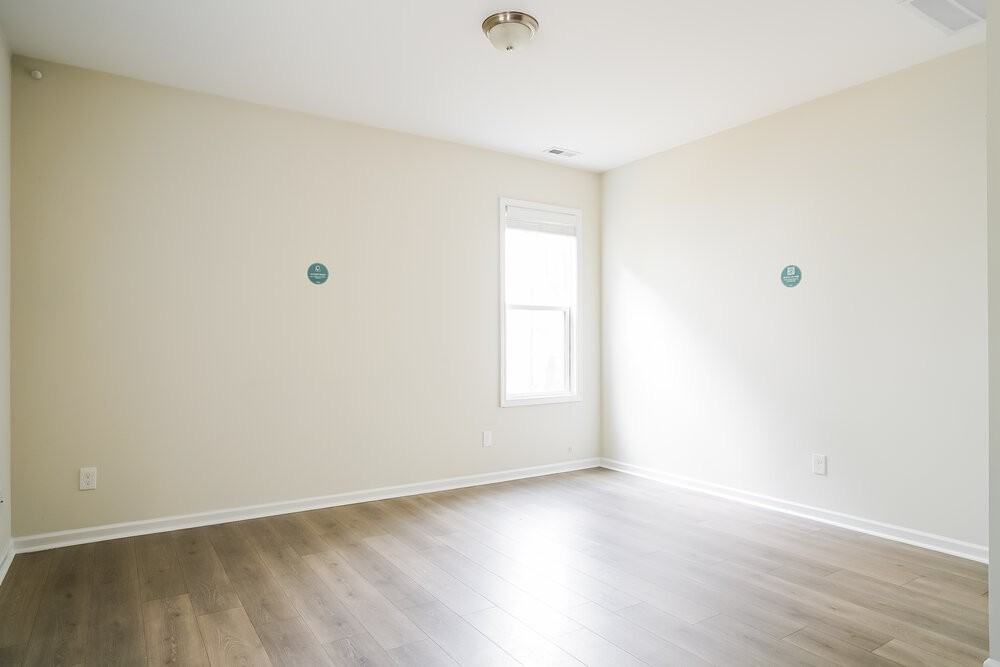 151 Oakdale Ave - Photo 5 of 17