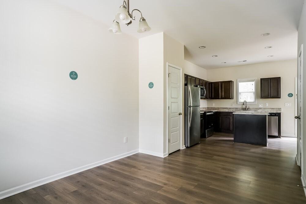 151 Oakdale Ave - Photo 6 of 17