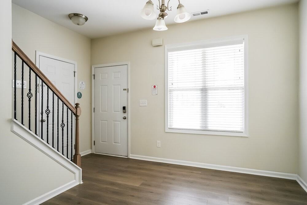 151 Oakdale Ave - Photo 7 of 17