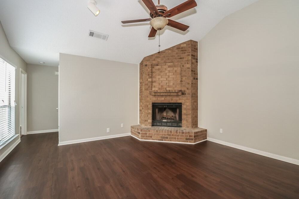 107 Caprock Dr - Photo 2 of 14
