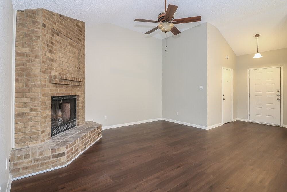 107 Caprock Dr - Photo 3 of 14