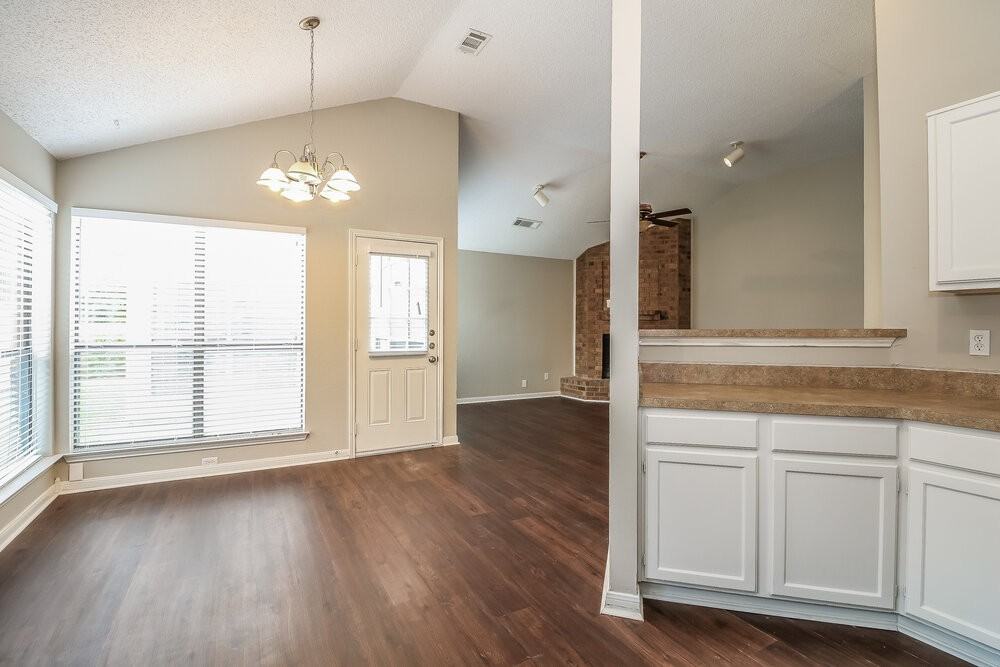 107 Caprock Dr - Photo 5 of 14