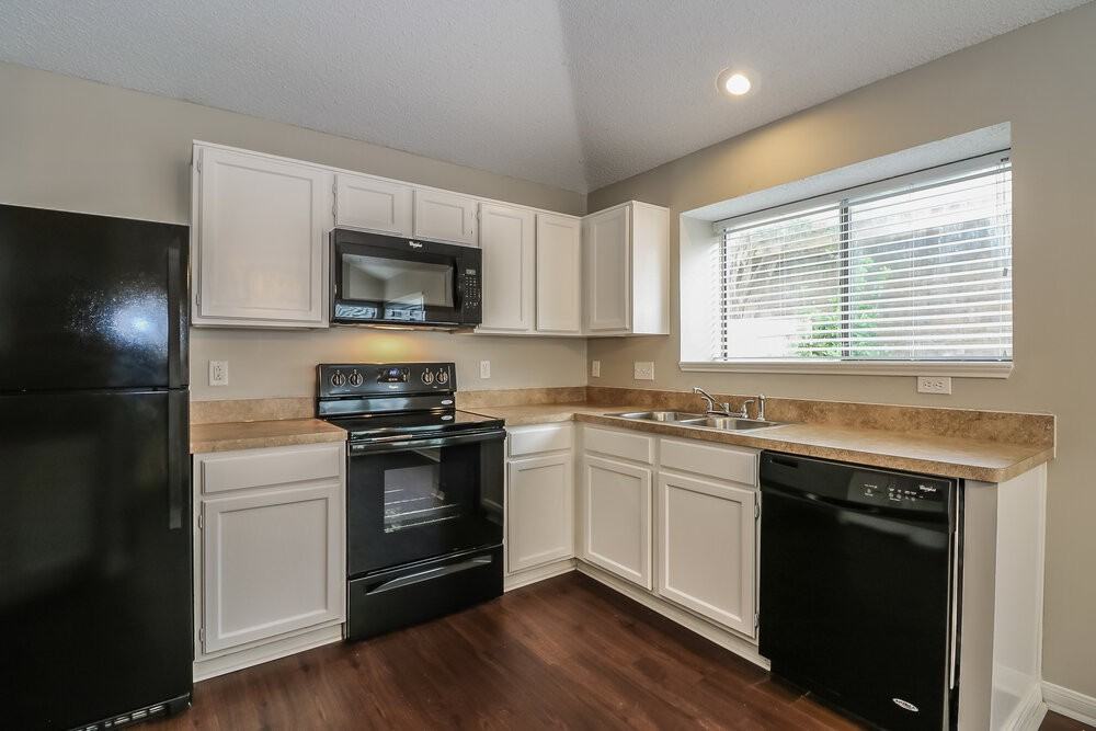 107 Caprock Dr - Photo 7 of 14