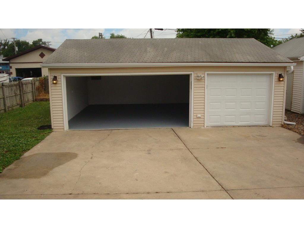 2904 Walker Street - Photo 7 of 29