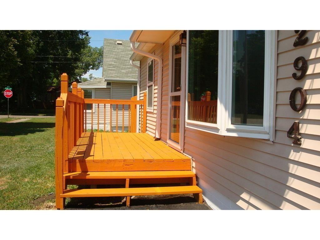 2904 Walker Street - Photo 2 of 29