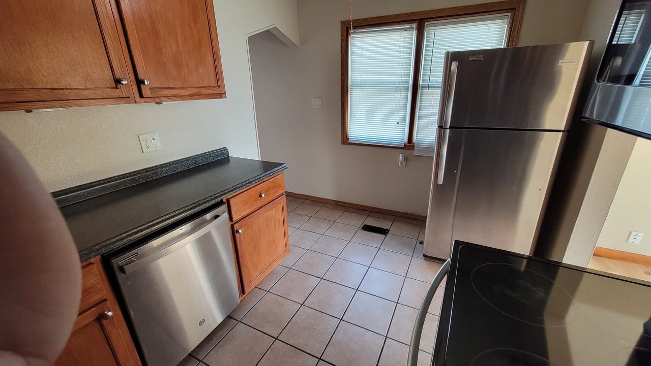 2904 Walker Street - Photo 5 of 29