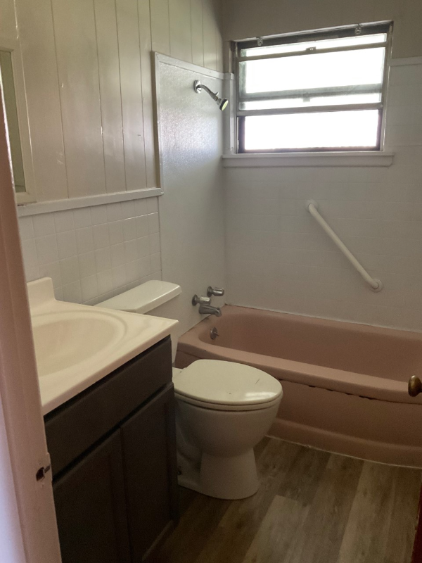1807 Armstrong Dr - Photo 5 of 7