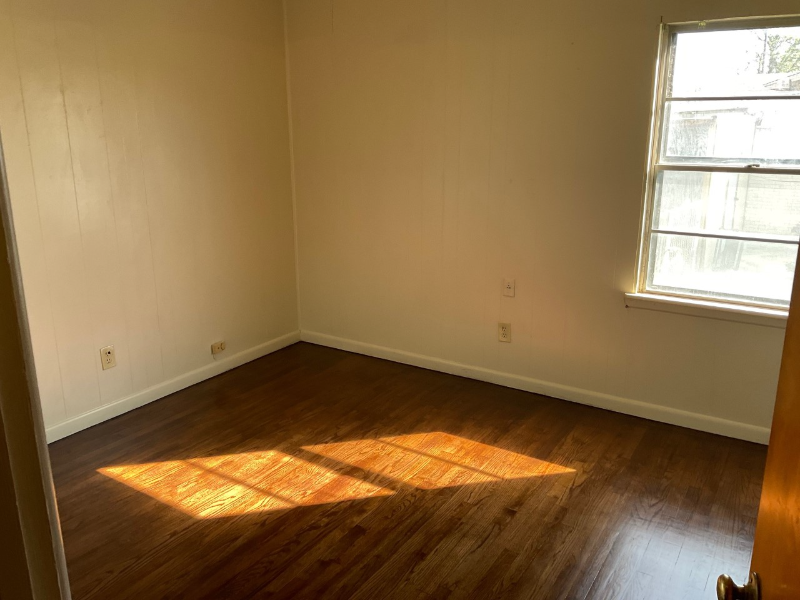 1807 Armstrong Dr - Photo 6 of 7