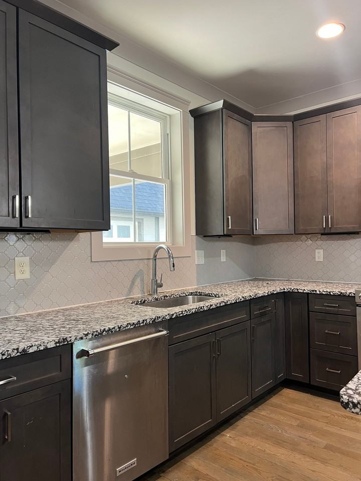 1726 Carvell Ave - Photo 3 of 20