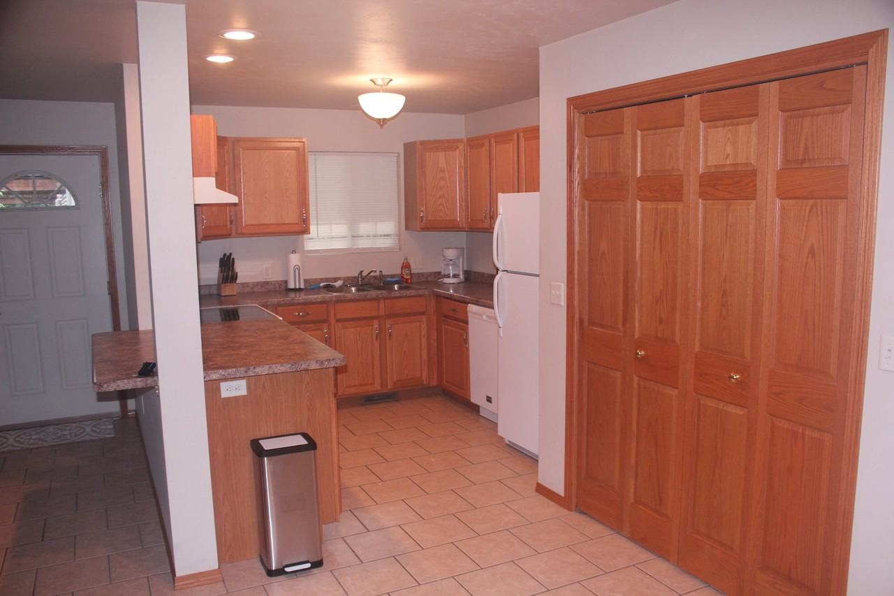 1489 Arctic Ct - Photo 6 of 19