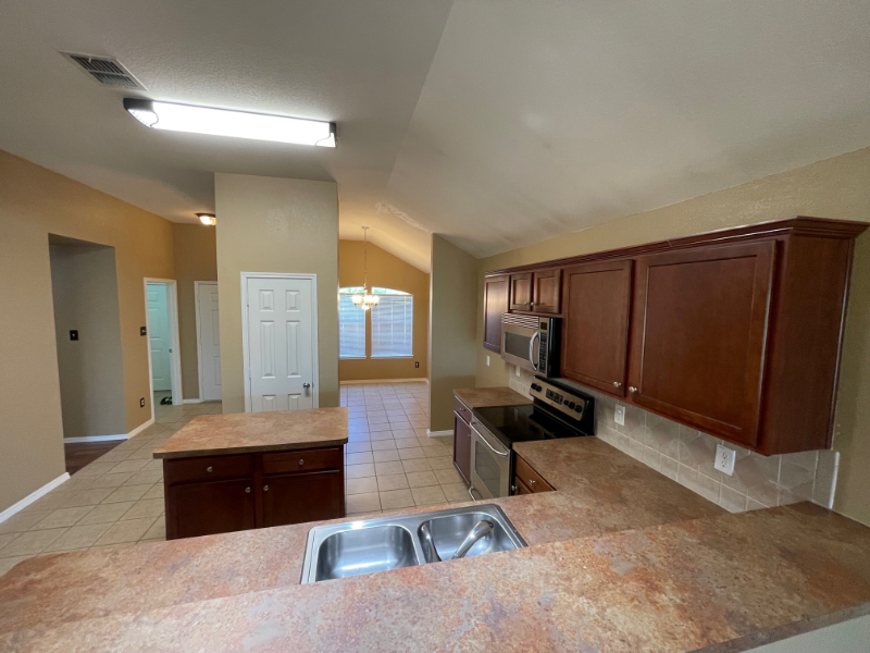 8513 Autumn Creek Trl - Photo 3 of 15
