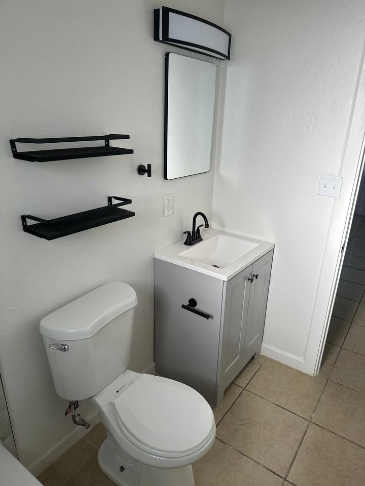4413 E Fairmount St - Photo 7 of 16