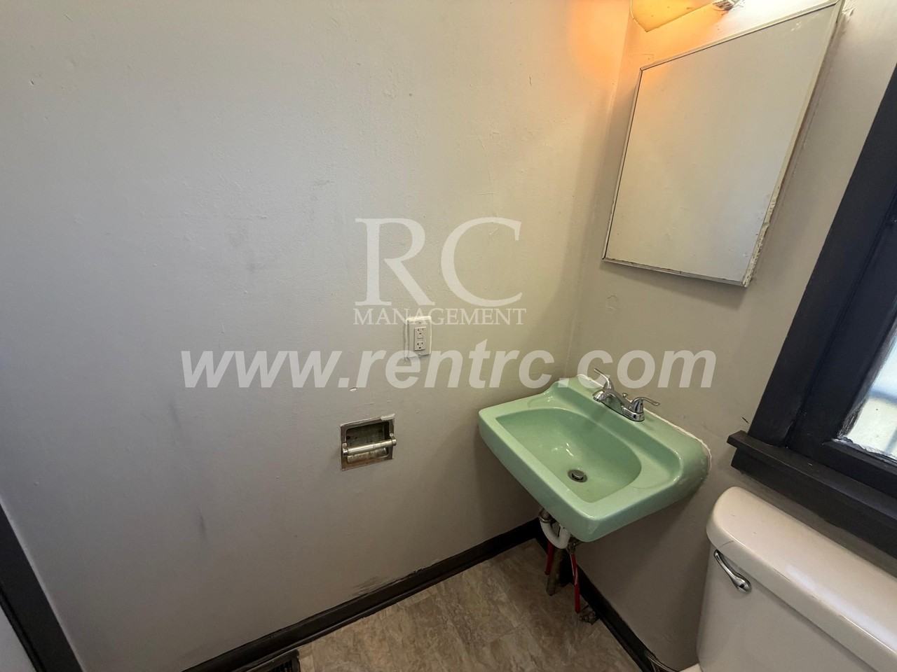 102 S Buchanan St - Photo 4 of 11