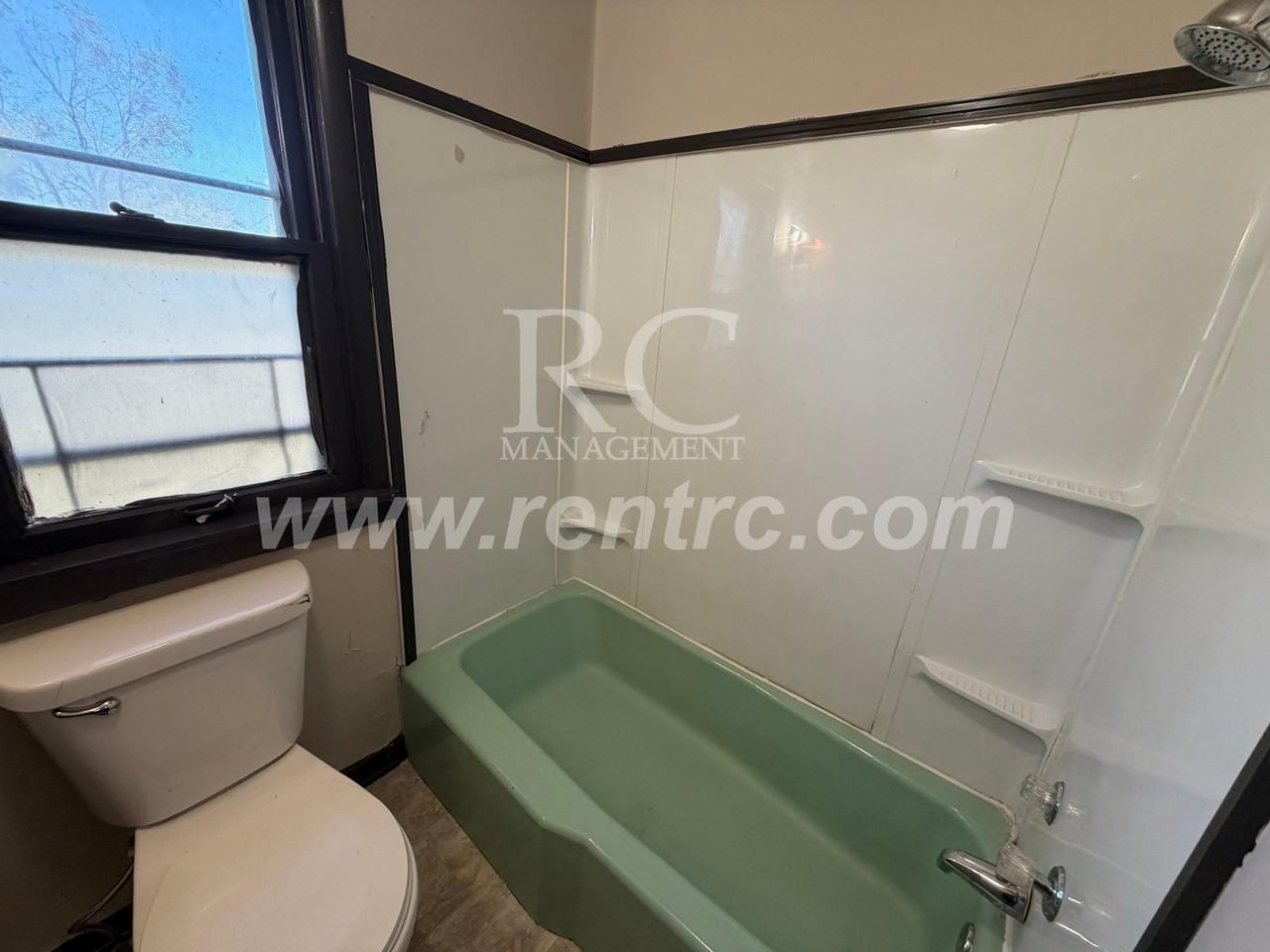 102 S Buchanan St - Photo 5 of 11