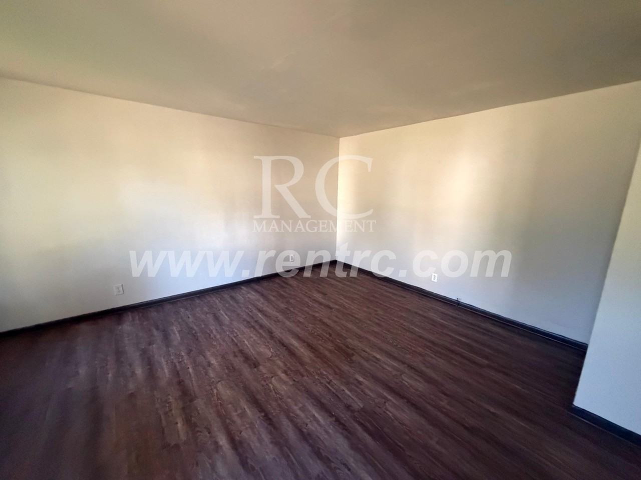 102 S Buchanan St - Photo 6 of 11