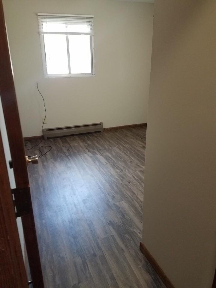 107 Prairie St N #3 - Photo 3 of 8
