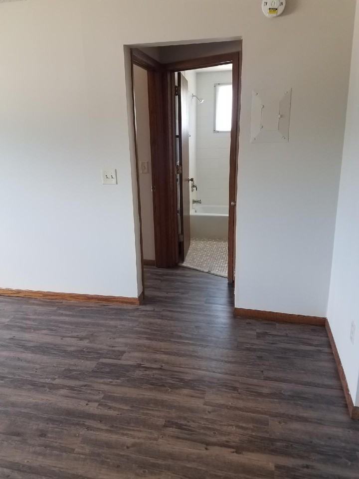 107 Prairie St N #3 - Photo 4 of 8