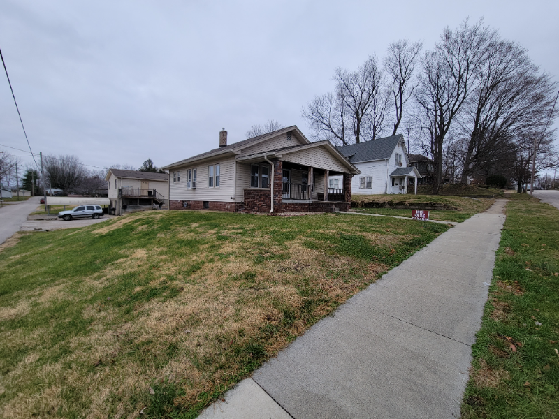 530 S Seminary St - Photo 6 of 20