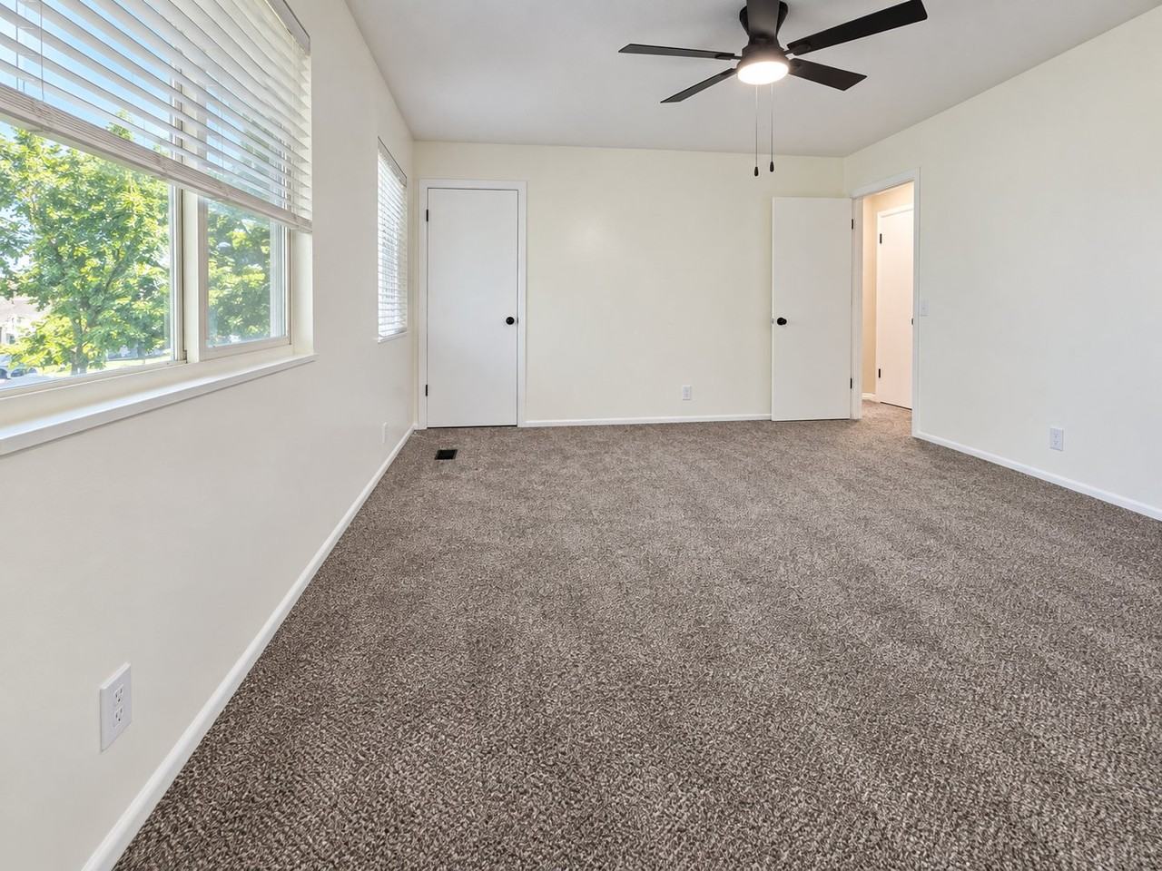 646 E Acoma Rd #646 - Photo 5 of 20