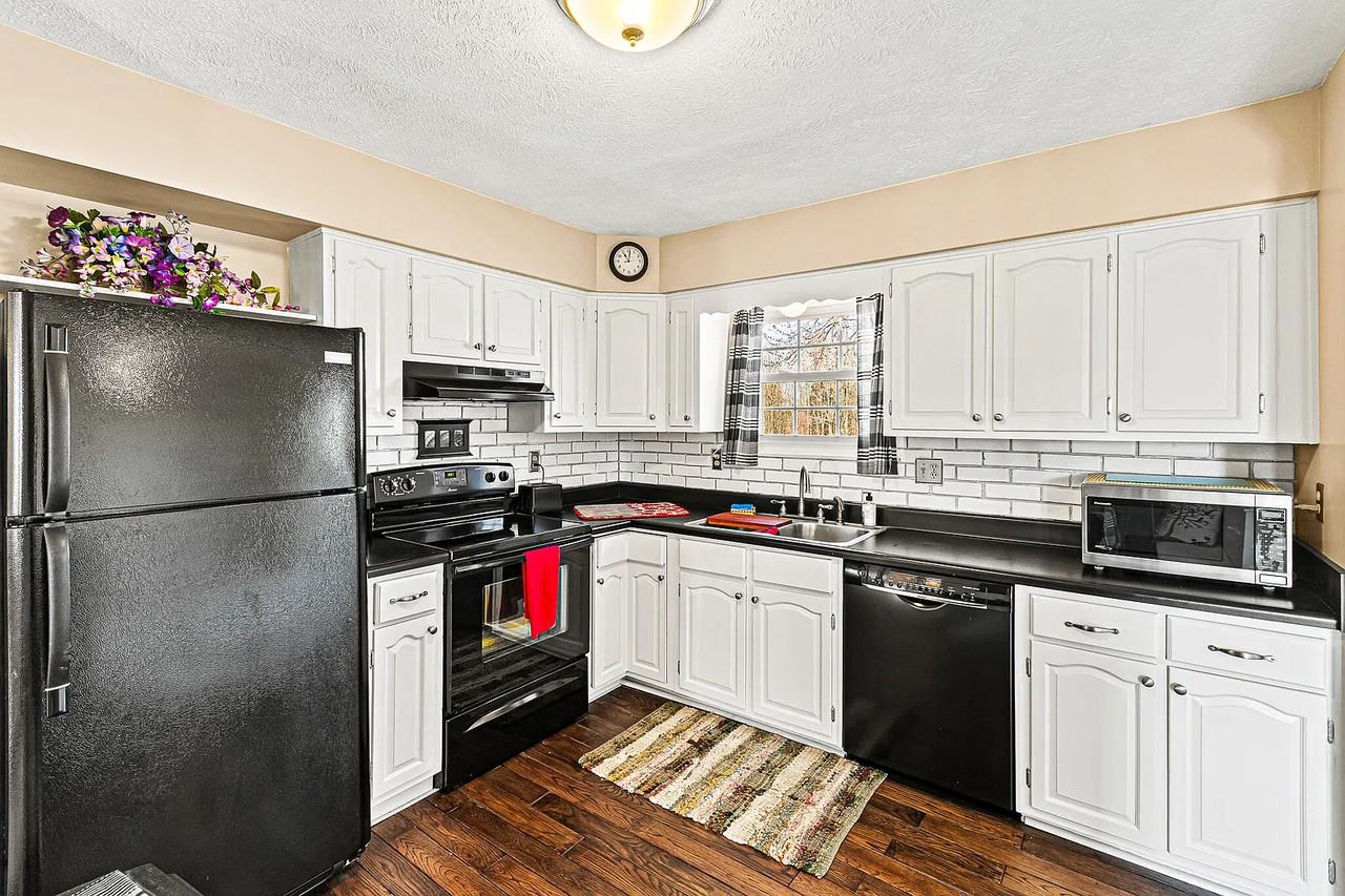 1752 Bristow Drive - Photo 4 of 25