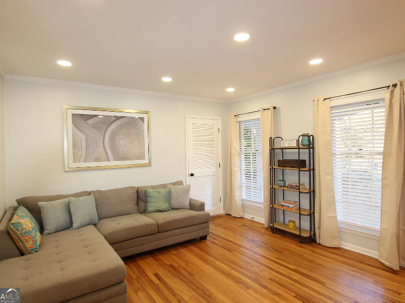 3679 Bouldercrest Rd - Photo 4 of 20