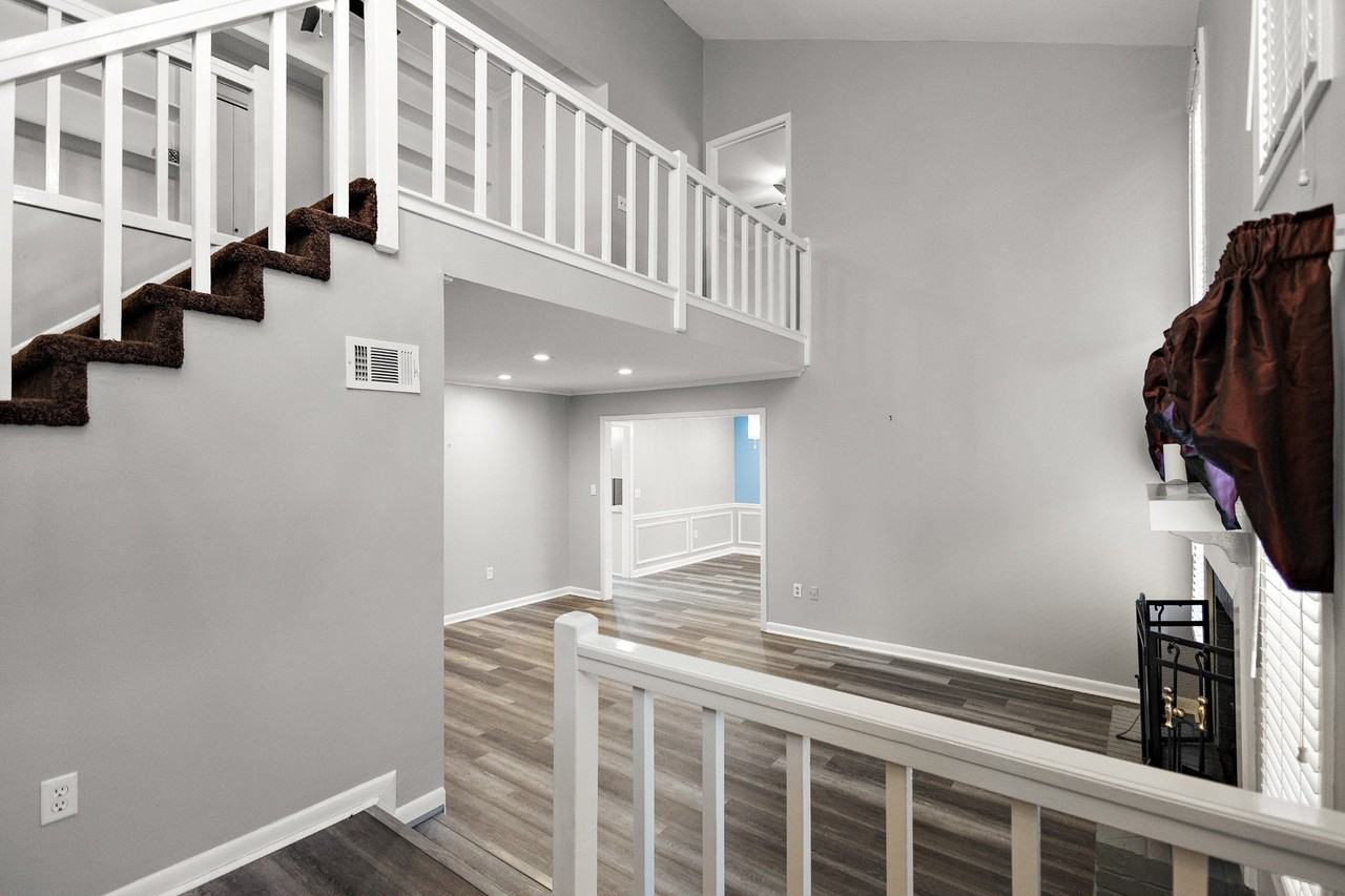 44 Park Crest Pl - Photo 4 of 20
