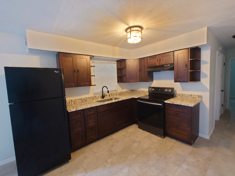 9402 N 15th St - Photo 3 of 19