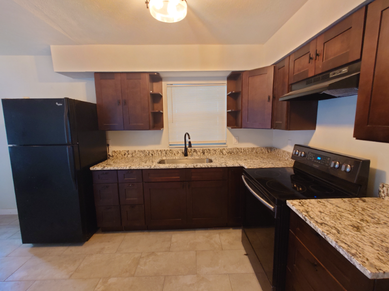9402 N 15th St - Photo 4 of 19