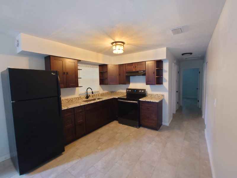 9402 N 15th St - Photo 5 of 19