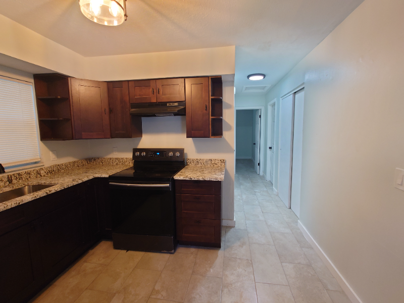 9402 N 15th St - Photo 6 of 19