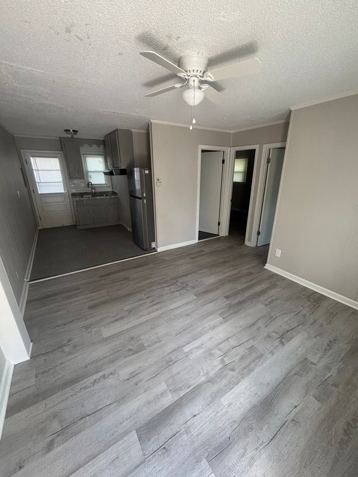 1117 Bridge St - Photo 7 of 17