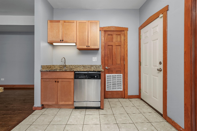 4538 W Jackson Blvd #MAIN - Photo 2 of 15