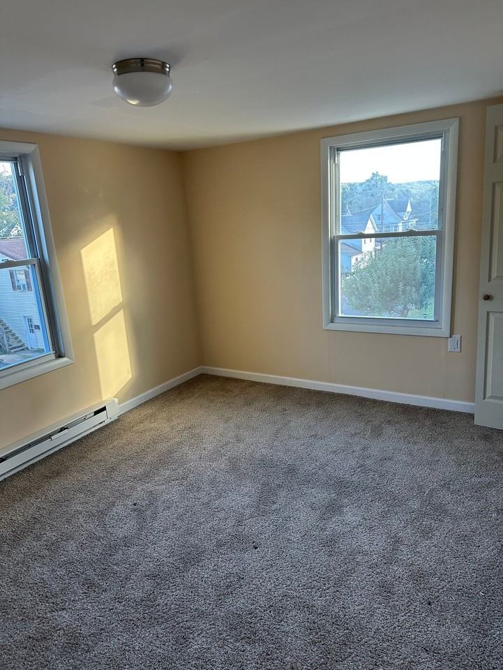 516 Burke St #2ndFL - Photo 4 of 6