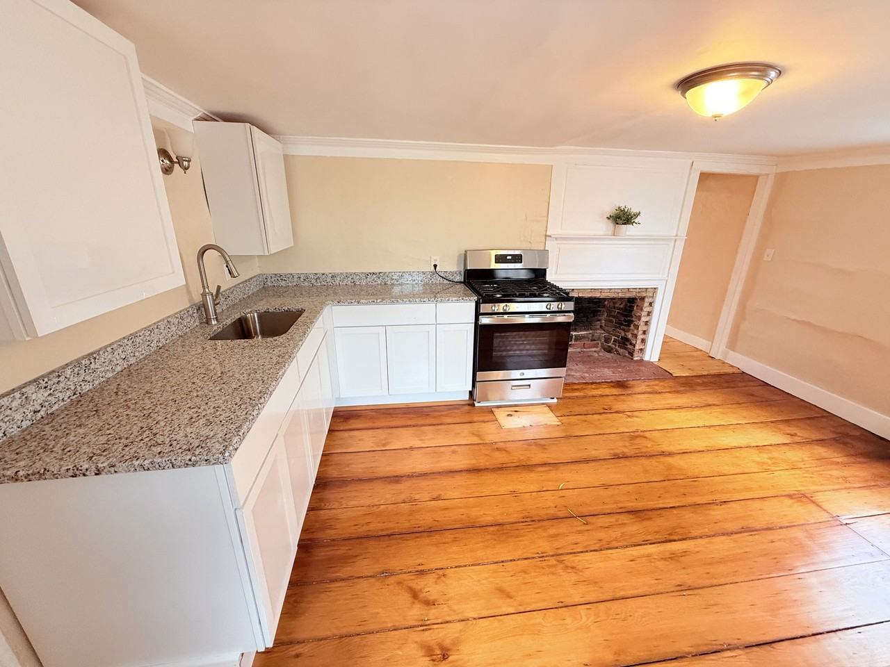 33 Gardner St #2 - Photo 4 of 11