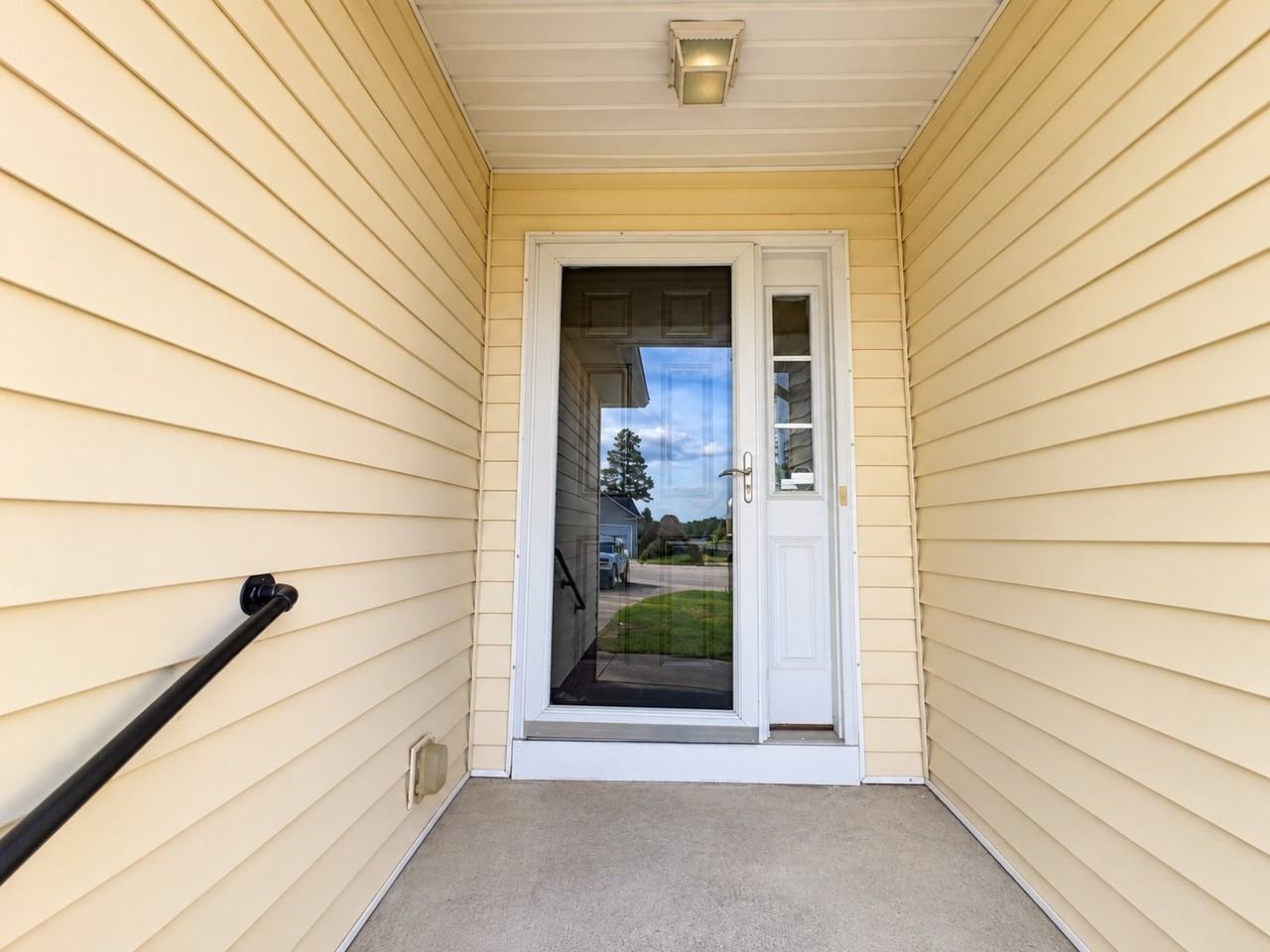 2905 Thymus Ct - Photo 3 of 19