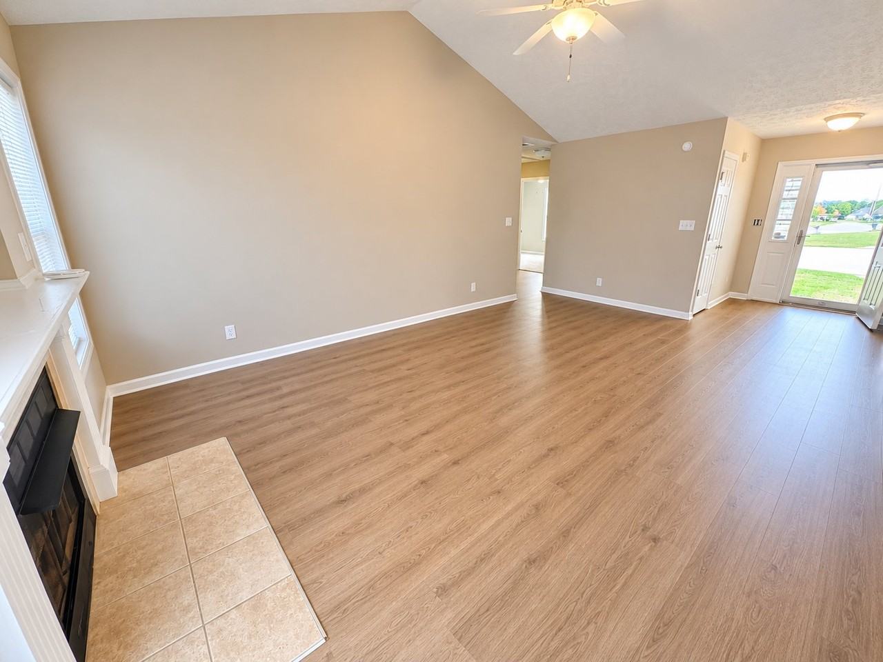 2905 Thymus Ct - Photo 6 of 19