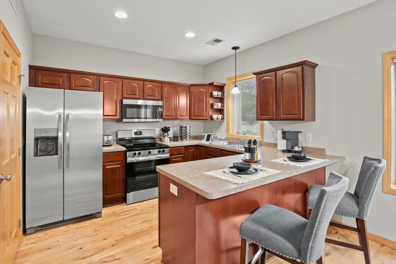 2705 E 28th St - Photo 4 of 20