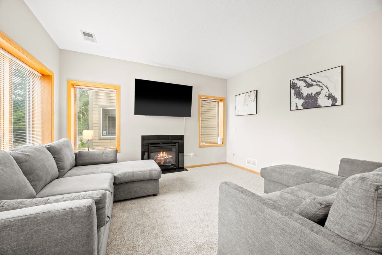 2705 E 28th St - Photo 5 of 20