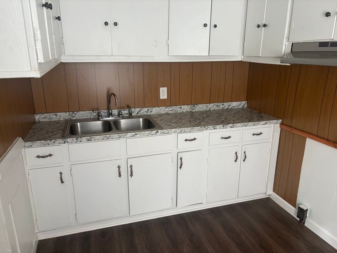 411 Louis Ave - Photo 5 of 17