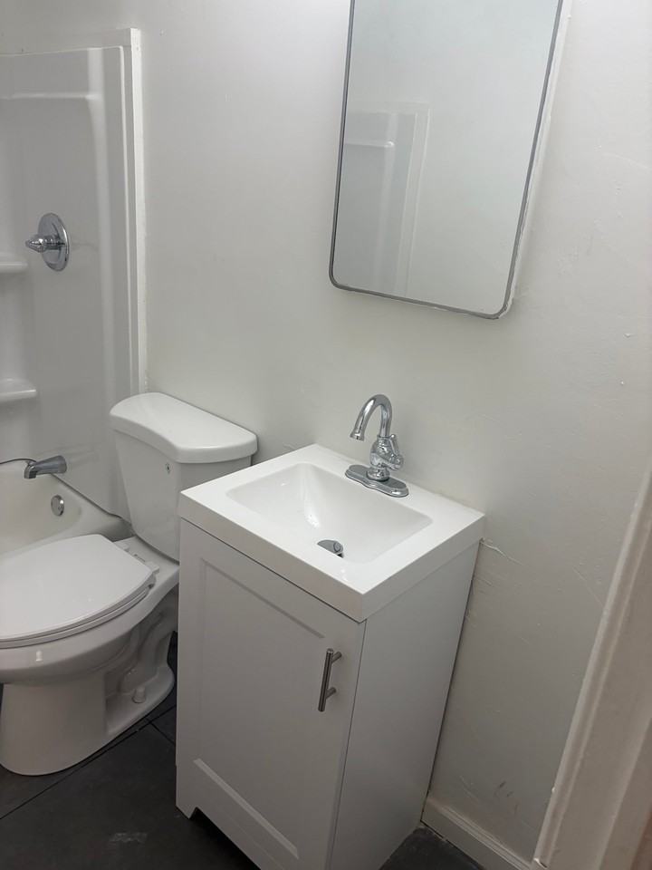 411 Louis Ave - Photo 7 of 17