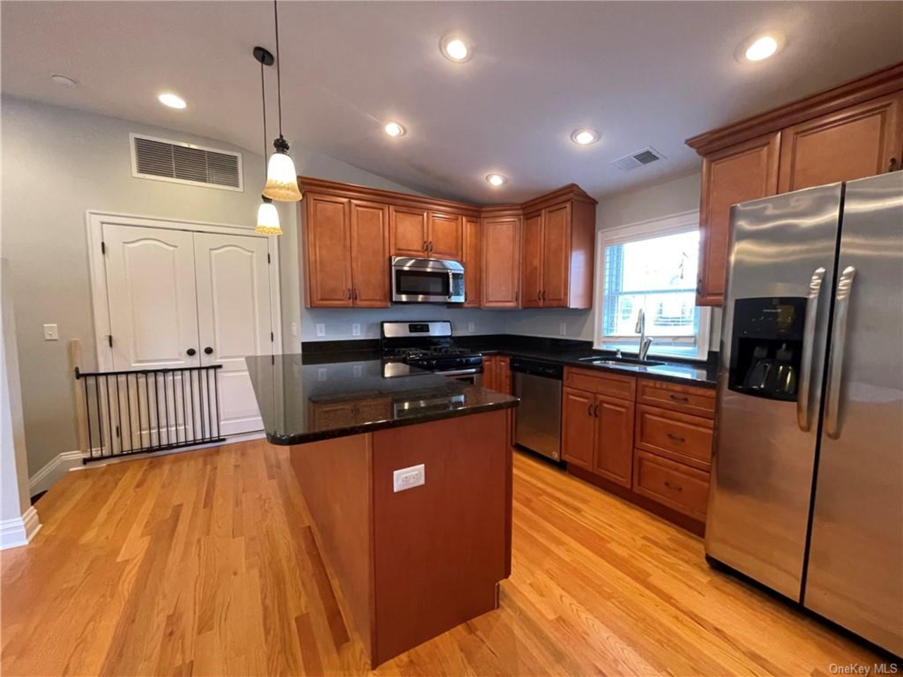 27 Fisher Avenue #2nd Floor - Photo 3 of 16