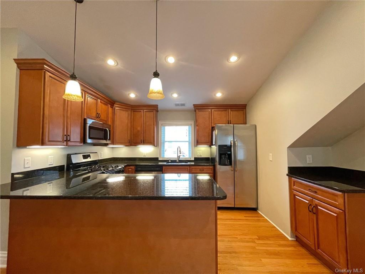 27 Fisher Avenue #2nd Floor - Photo 5 of 16