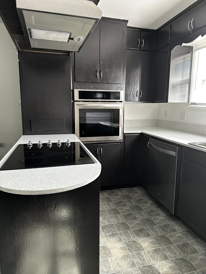 4702 N 44th St #2 - Photo 3 of 12
