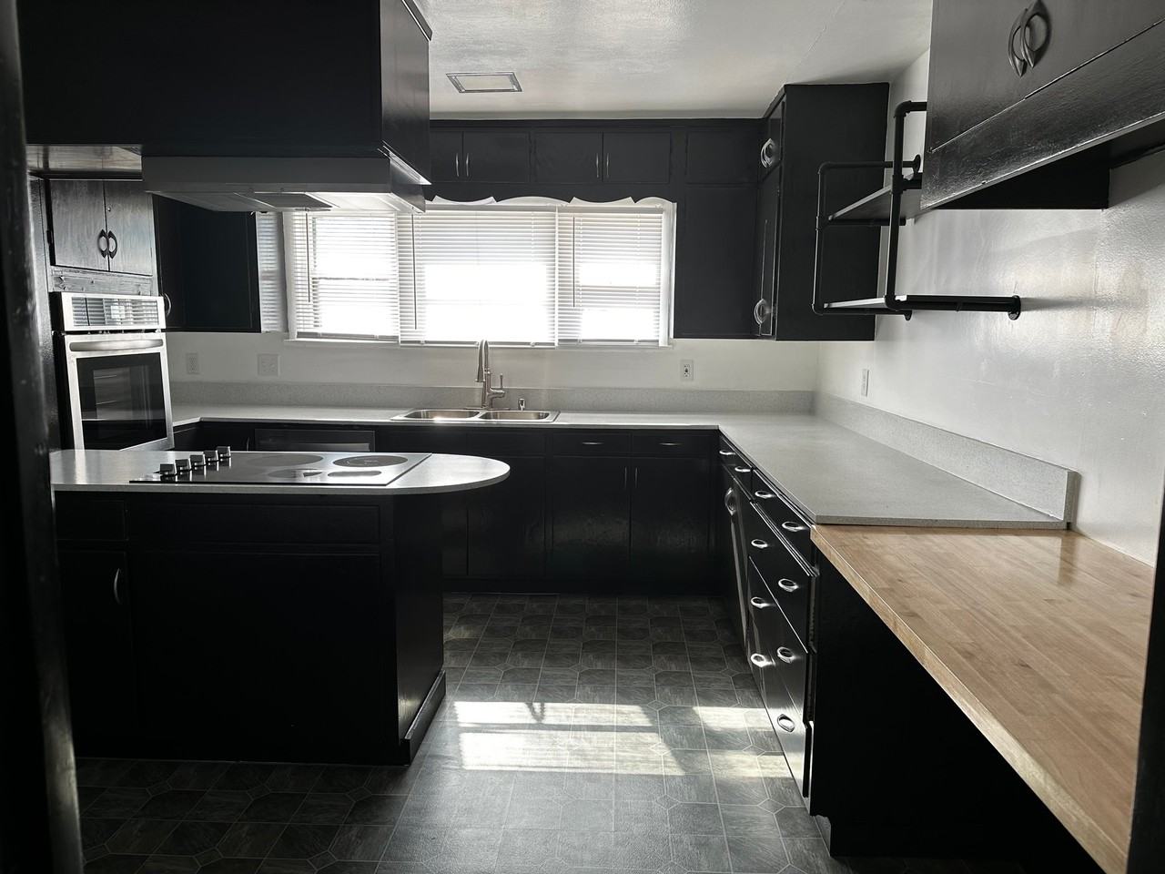4702 N 44th St #2 - Photo 4 of 12