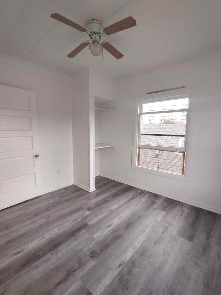 110 Avenue E #116 - Photo 5 of 19