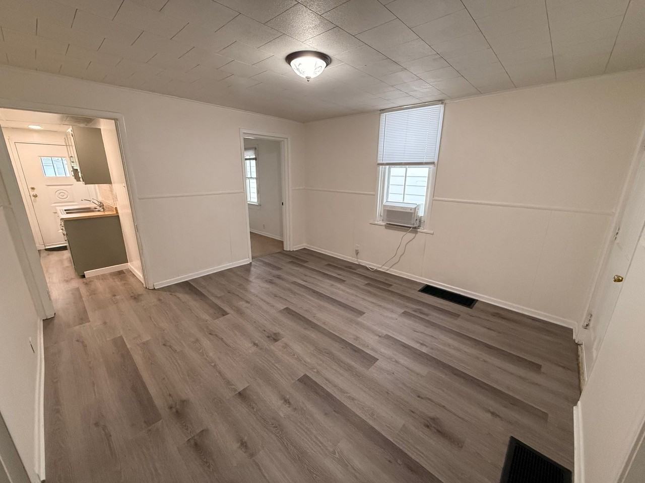1524 Pleasant St - Photo 3 of 22