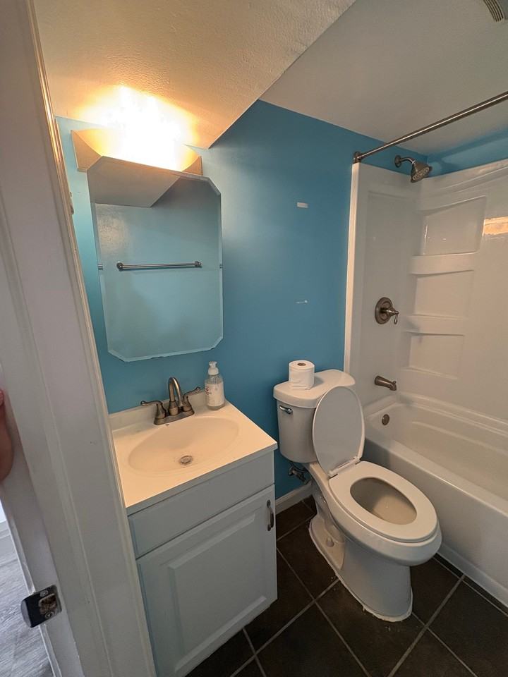 40 Todd Pl Ne #B - Photo 7 of 8